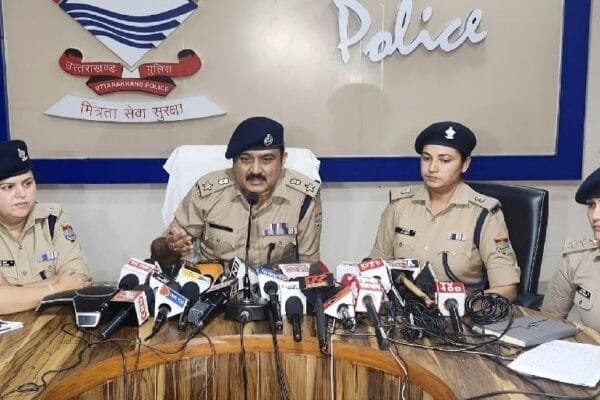 तथ्यहीन एवं भ्रामक सर्वे रिपोर्ट का राज्य महिला आयोग के बाद देहरादून पुलिस ने किया खंडन, वास्तविक आँकड़े बताते हैं “देहरादून सुरक्षित शहरों में शामिल”– अजय सिंह एसएसपी