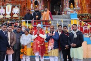 मुख्यमंत्री पुष्कर सिंह धामी ने किए बदरीविशाल के दर्शन