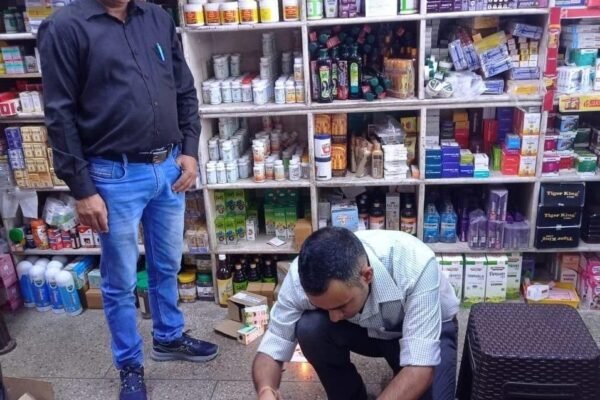 मुख्यमंत्री धामी के सख्त निर्देश – बच्चों की सुरक्षा के लिए कफ सिरप बिक्री पर सख्त निगरानी, दर्जनों मेडिकल स्टोर्स के लाइसेंस रद्द
