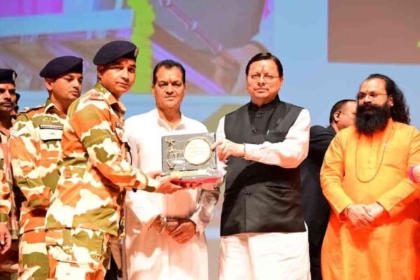 आपदा राहत कर्मियों को सीएम धामी ने किया सम्मानित, कहा– हर चुनौती से निपटने में सक्षम है उत्तराखंड