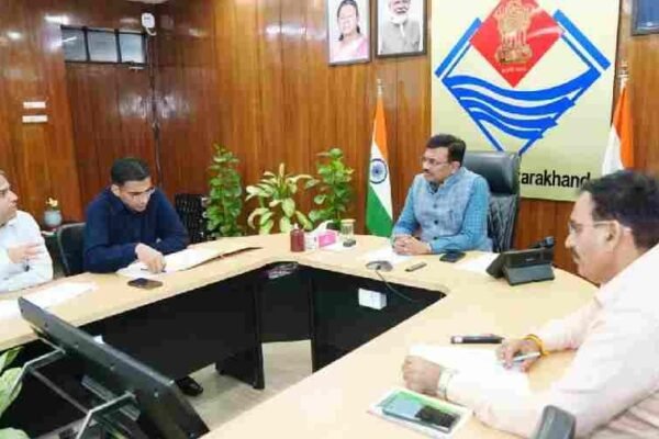 देहरादून शहर में अंडरग्राउण्ड पार्किंग की सम्भावनाएं तलाशी जाने के दिए निर्देश, इंदिरा मार्केट व आढ़त बाजार के कार्यों में लायी जाए तेजीः मुख्य सचिव